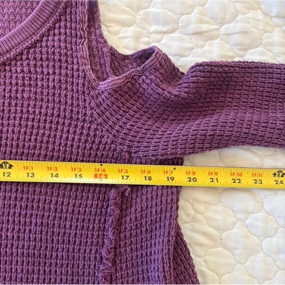 Free People Women’s Open Shoulder Distressed Purple Knit Sweater Size XS - Picture 3 of 5